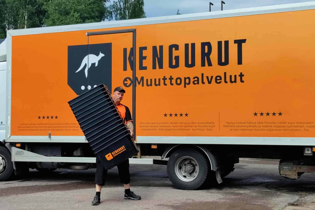 Muuttolaatikot muuttoasi varten.