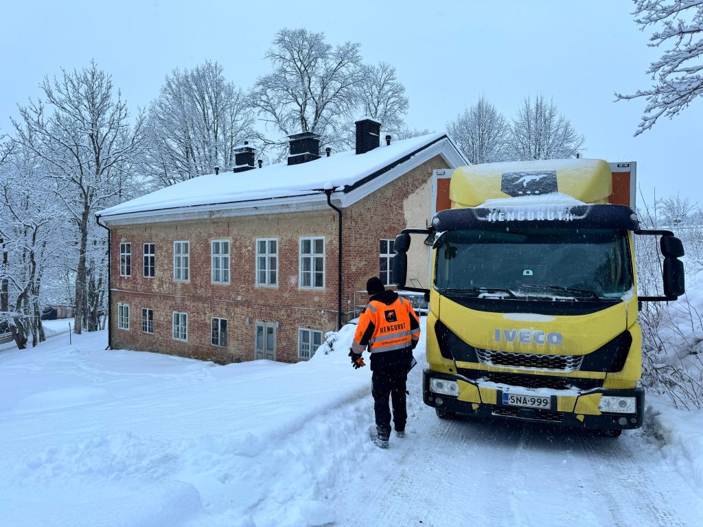 Kengurut muutto. Muutto talvella onnistuu yhtä helposti kuin kesällä. Talvella Kengurut muutto hommissa.