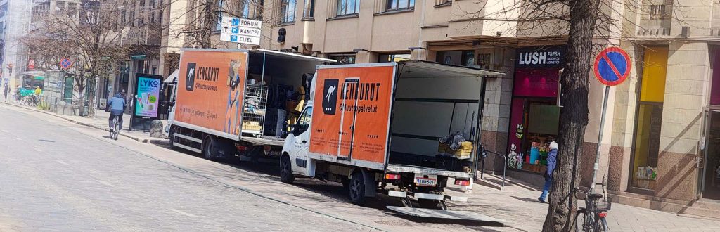 Isoon muuttoon tarvitaan kaksi muuttoautoa.
